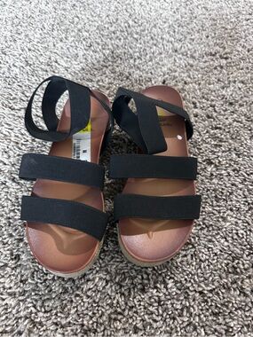 Aloha Island Black Strappy Sandals with Brown Footbed